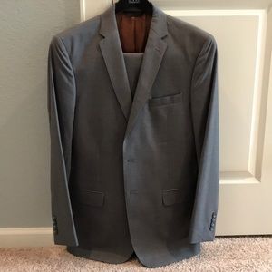 Jos A. Bank Slim Fit 2 Piece Light Gray Suit 42L